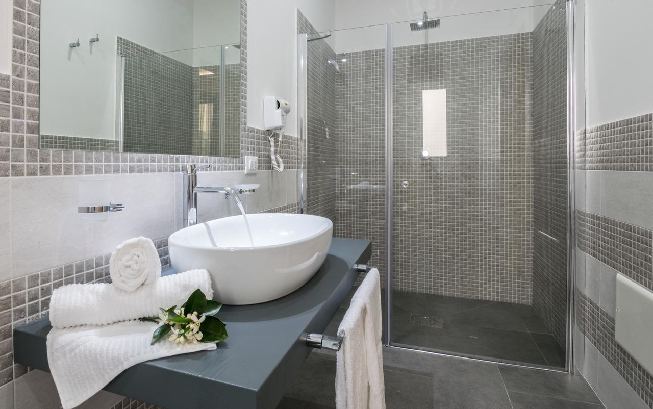 Hotel Pharos 2*