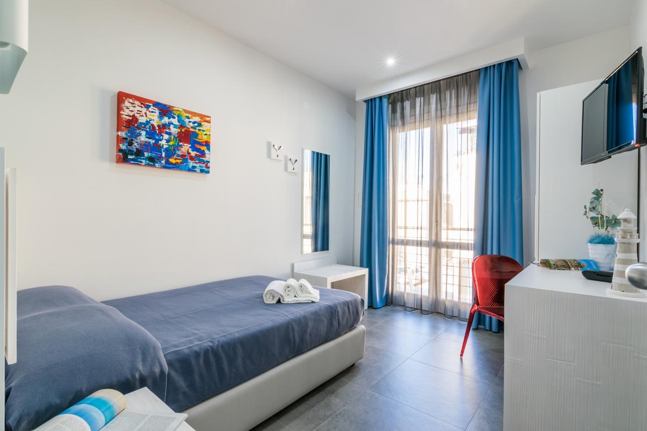 Pharos Hotel 2*